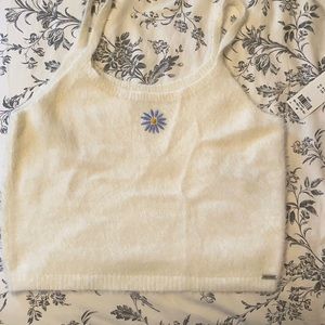 Fuzzy hollister top white purple flower nwt new tank top crop hot topic beach